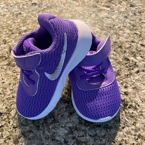 Kids Nike shoes size 4C